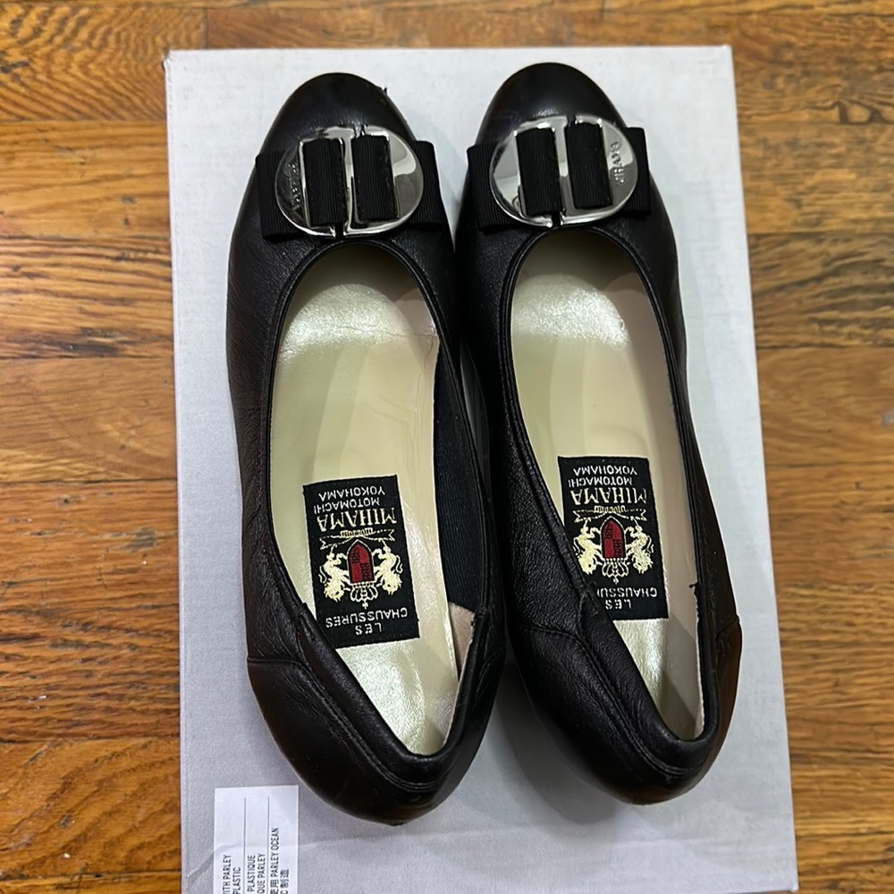 Black heeled shoes
